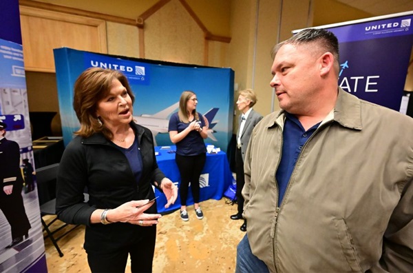 United Airlines senior manager for pilot hiring Susan White speaks with high school aviation teacher Kevin Moss during the AOPA High School Aviation STEM Symposium hosted at the United Airlines training facility in Denver Nov. 10, 2019. Photo by David Tulis.