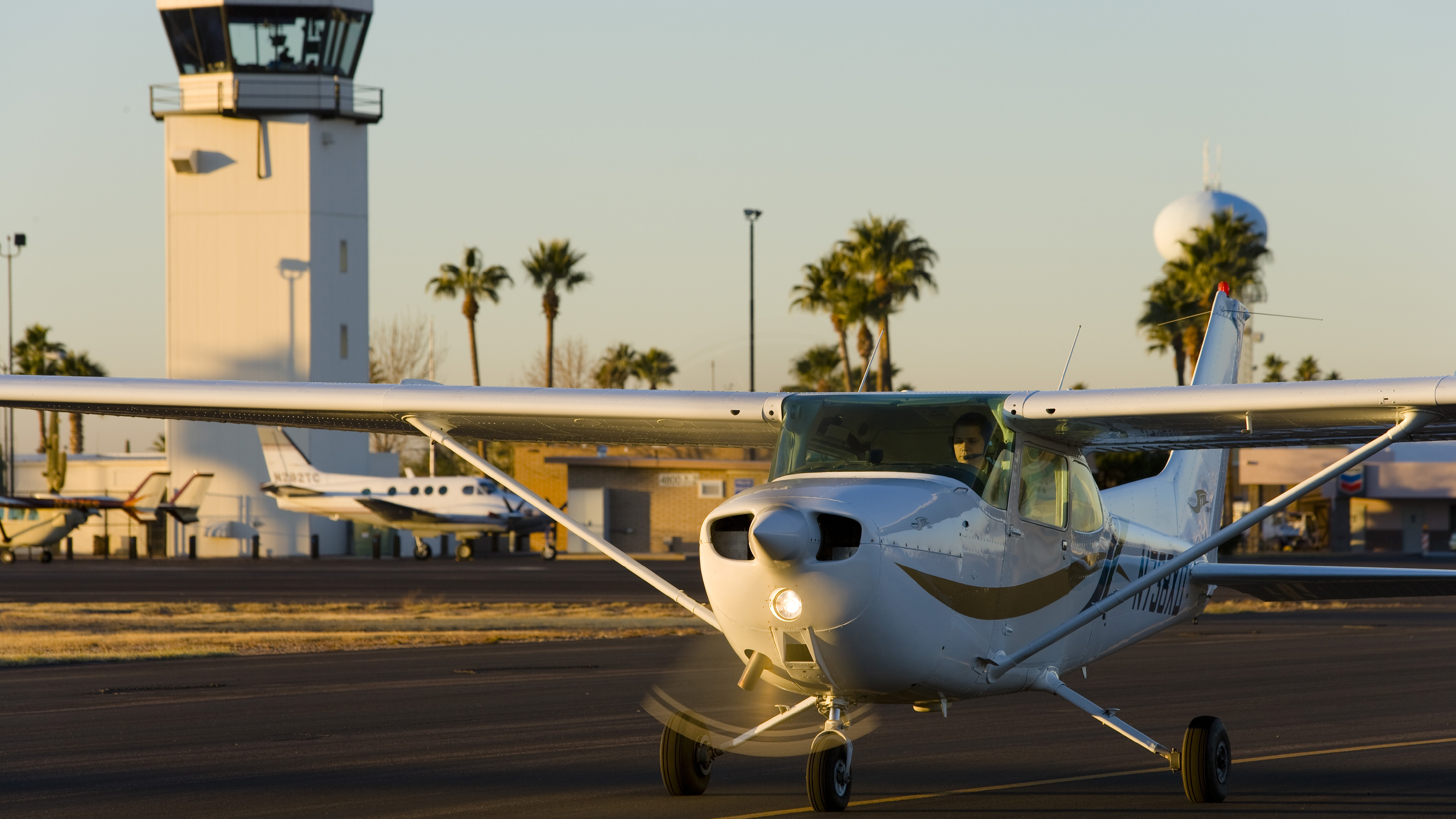 Flight schools file FAA complaint over Falcon Field fees