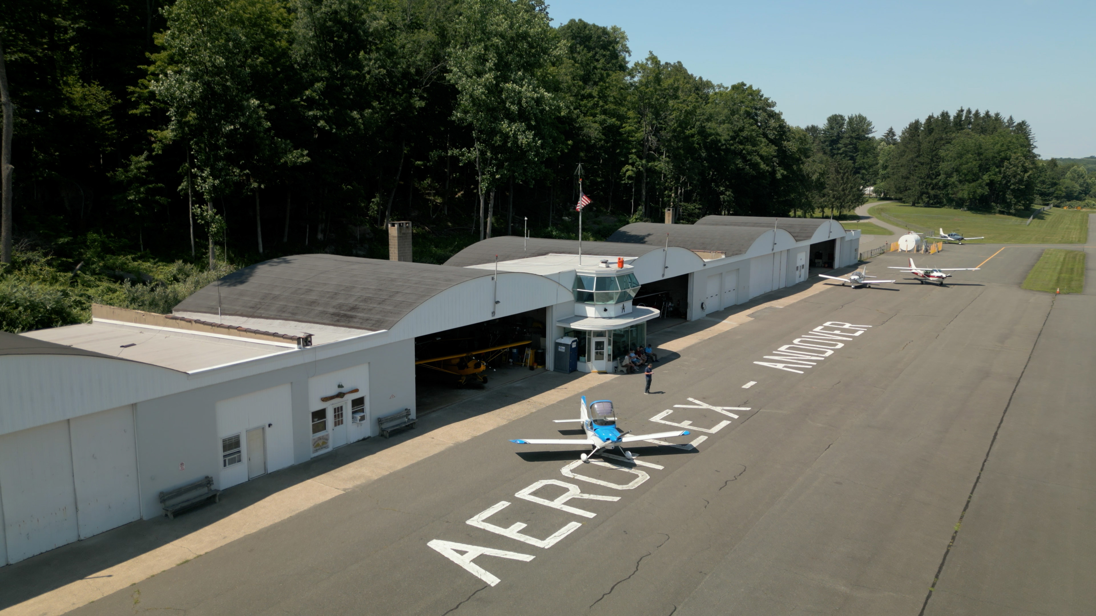 AOPA asks New Jersey governor to intervene in hangar evictions